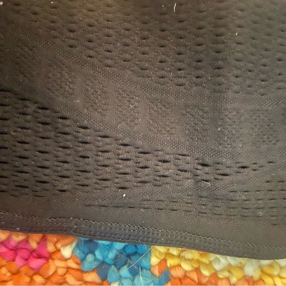 Black Lululemon Leggings with mesh cutouts - Picture 4 of 6